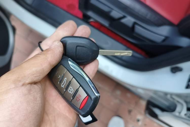 Used Haval H2s 2017 Red-Label 1.5T Dual-Clutch Elite Model Vehicle Key