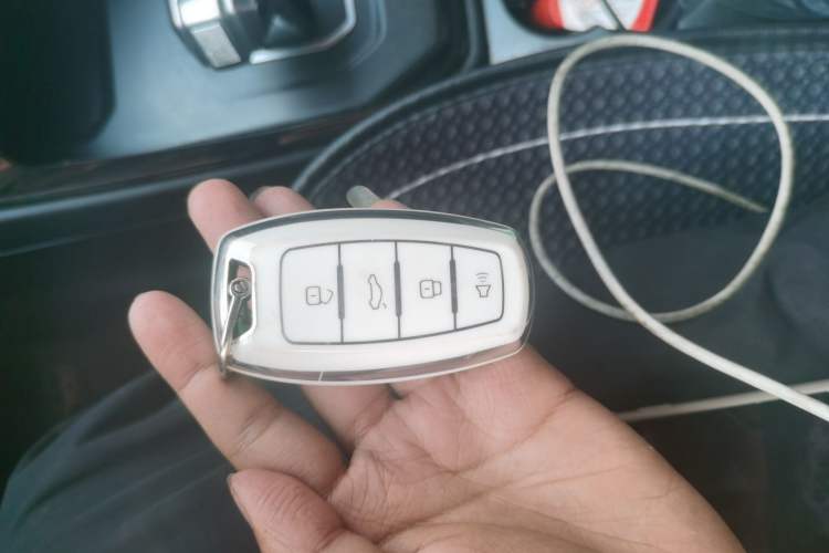 Used Haval H2s 2017 Red-Label 1.5T Dual-Clutch Luxury Model Vehicle Key