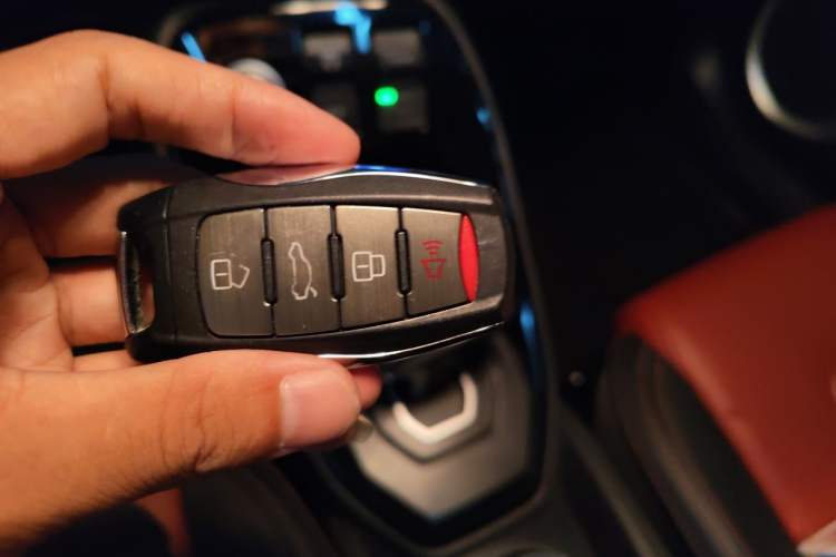 Used Haval H2s 2017 Red-Label 1.5T Dual-Clutch Elite Model Vehicle Key