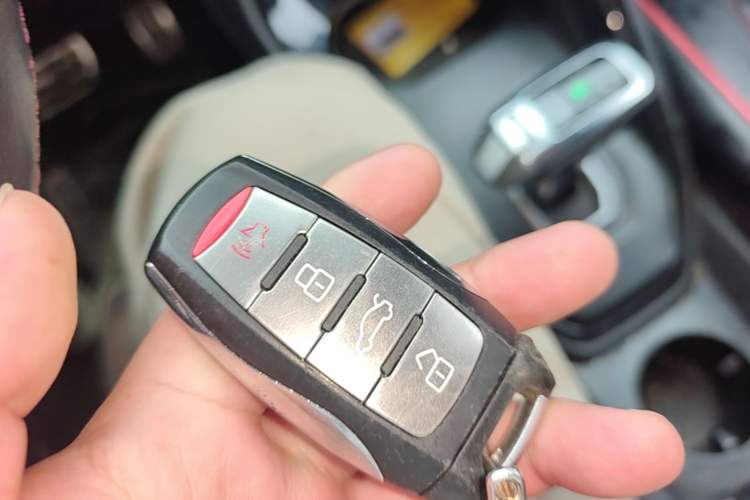 Used Haval H2s 2017 Red-Label 1.5T Dual-Clutch Luxury Model Vehicle Key