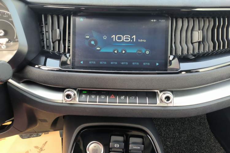 Used Haval H2s 2017 Red-Label 1.5T Dual-Clutch Elite Model Audio And AC Panel