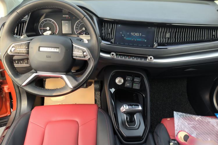 Used Haval H2s 2017 Red-Label 1.5T Dual-Clutch Elite Model Center Console