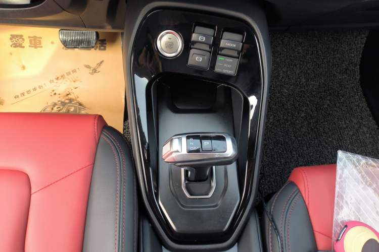 Used Haval H2s 2017 Red-Label 1.5T Dual-Clutch Elite Model Gear Lever