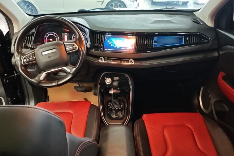 Used Haval H2s 2018 Red-Label 1.5T Dual-Clutch ZhiShang Model Center Console
