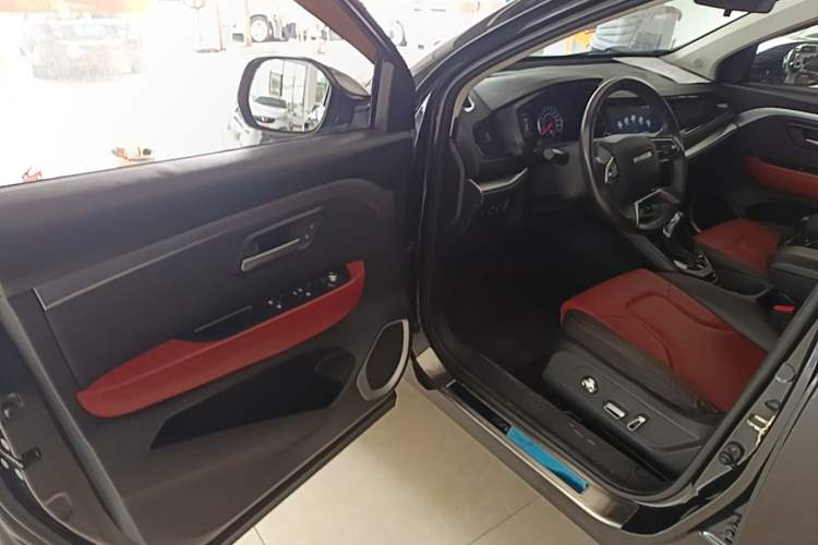 Used Haval H2s 2018 1.5T Dual-Clutch ZhiShang Model Driver Seat