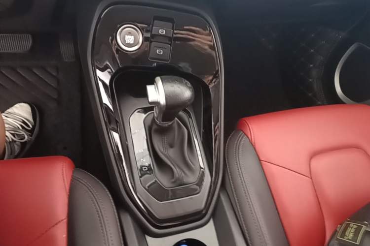Used Haval H2s 2018 1.5T Dual-Clutch ZhiShang Model Gear Lever