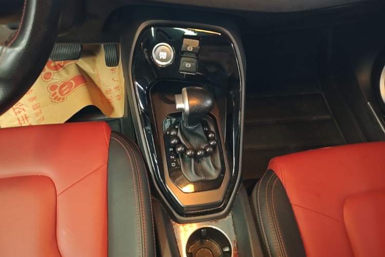 Used Haval H2s 2018 Red-Label 1.5T Dual-Clutch ZhiShang Model Gear Lever
