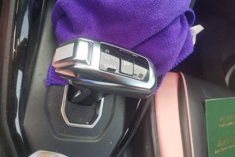 Used Haval H2s 2018 Red-Label 1.5T Dual-Clutch Elite Model Gear Lever