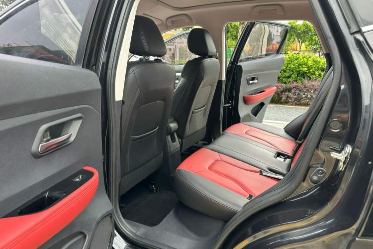 Used Haval H2s 2018 Red-Label 1.5T Dual-Clutch Luxury Model Interior 3