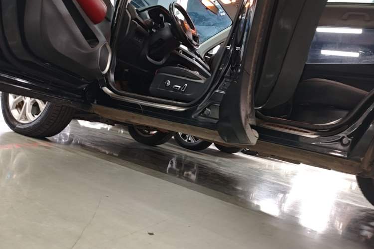Used Haval H2s 2018 Red-Label 1.5T Dual-Clutch ZhiShang Model Left Side Sill