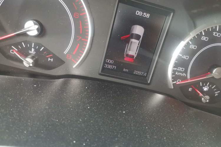 Used Haval H2s 2018 Red-Label 1.5T Dual-Clutch Elite Model Odometer Close Up