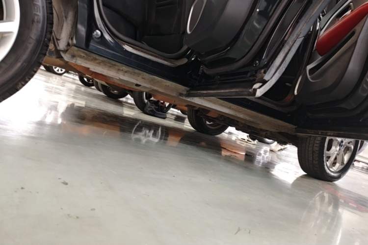 Used Haval H2s 2018 Red-Label 1.5T Dual-Clutch ZhiShang Model Right Side Sill