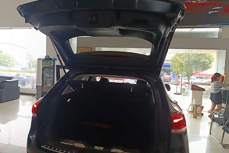 Used Haval H2s 2018 1.5T Dual-Clutch ZhiShang Model Trunk