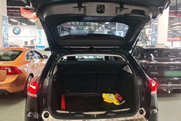 Used Haval H2s 2018 Red-Label 1.5T Dual-Clutch ZhiShang Model Trunk