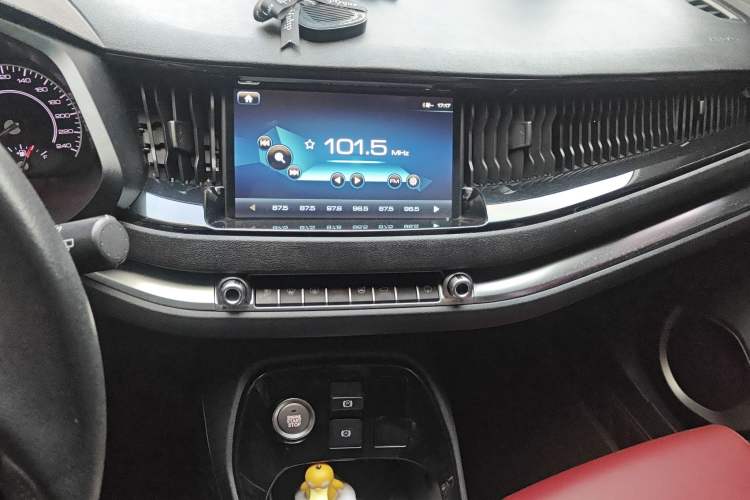 Used Haval H2s 2018 Red-Label 1.5T Dual-Clutch Elite Model Audio And AC Panel