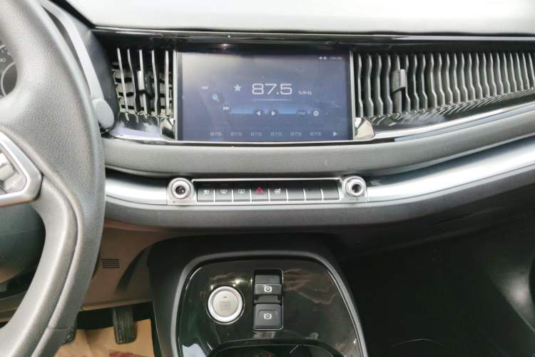 Used Haval H2s 2018 Blue Label 1.5T Manual Fashion Edition Audio And AC Panel