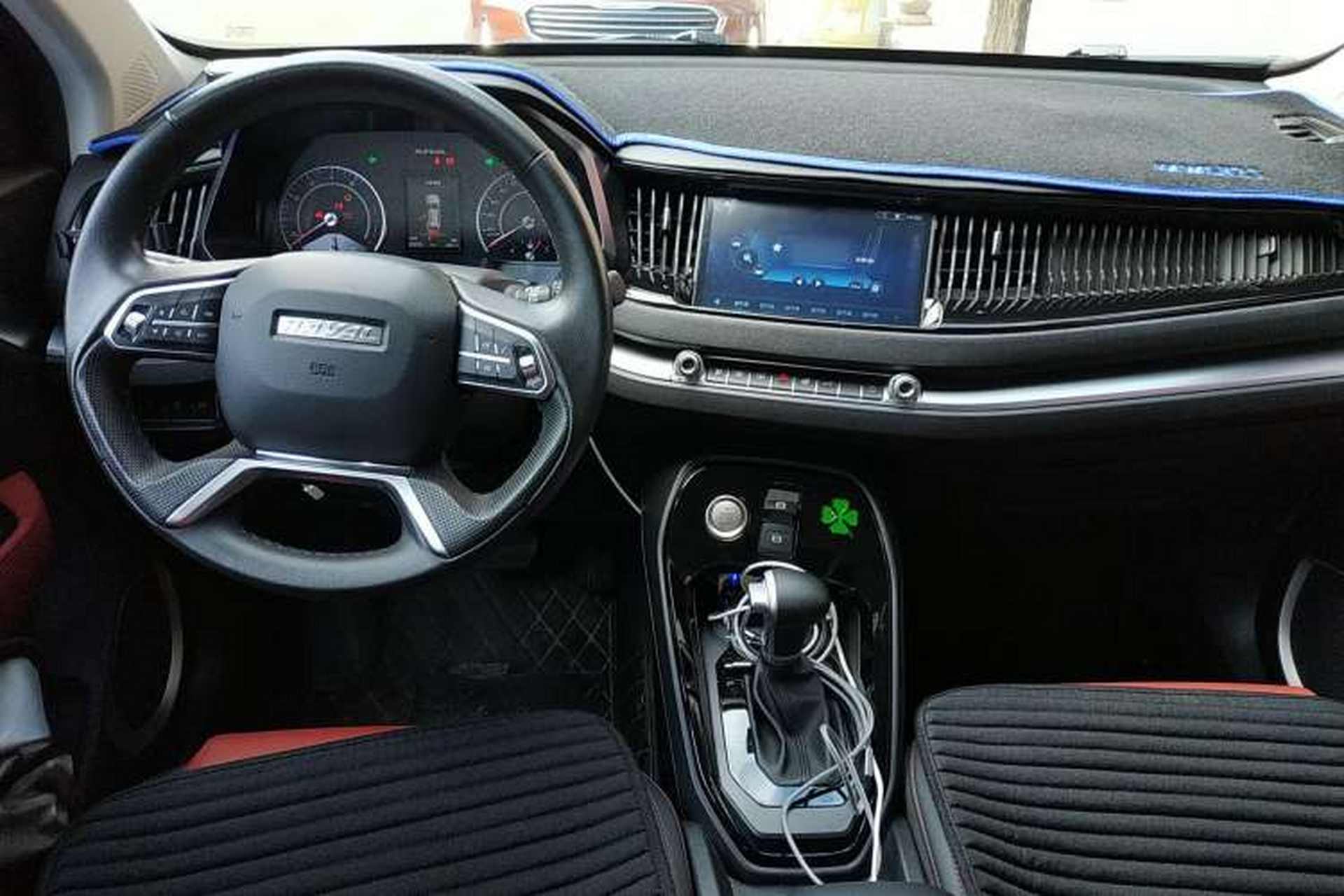 Used Haval H2s 2018 Red-Label 1.5T Dual-Clutch ZhiShang Model Center Console
