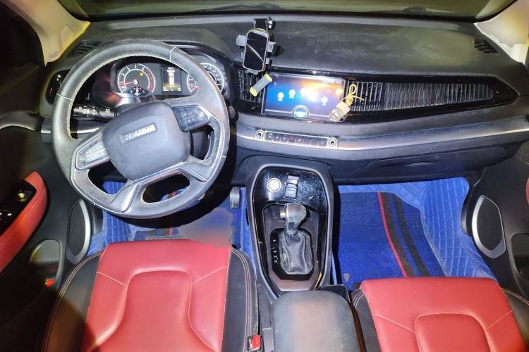 Used Haval H2s 2018 Blue Label 1.5T Dual-Clutch ZhiShang Model Center Console