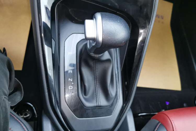 Used Haval H2s 2018 Red-Label 1.5T Dual-Clutch ZhiShang Model Gear Lever