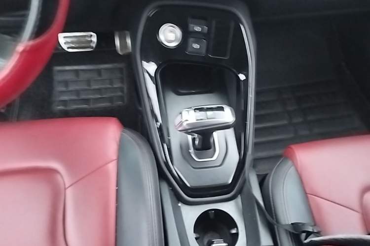 Used Haval H2s 2018 Blue Label 1.5T Dual-Clutch Luxury Model Gear Lever