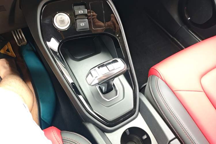 Used Haval H2s 2018 Red-Label 1.5T Dual-Clutch Luxury Model Gear Lever