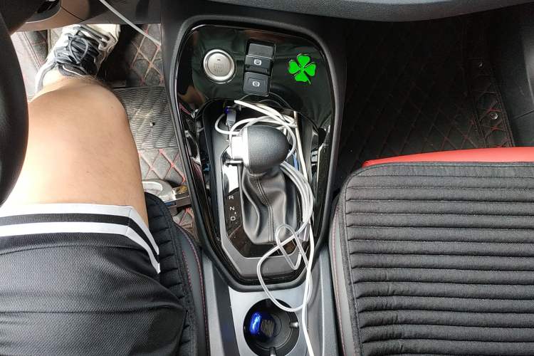 Used Haval H2s 2018 Red-Label 1.5T Dual-Clutch ZhiShang Model Gear Lever