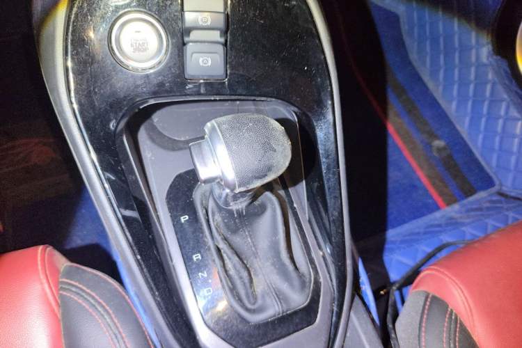 Used Haval H2s 2018 Blue Label 1.5T Dual-Clutch ZhiShang Model Gear Lever