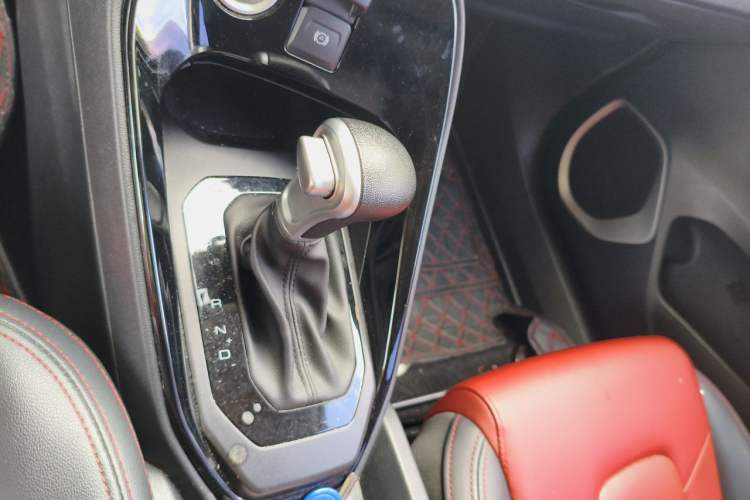 Used Haval H2s 2018 Blue Label 1.5T Dual-Clutch Fashion Edition Gear Lever