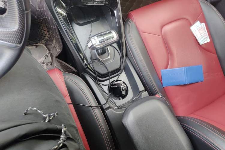 Used Haval H2s 2018 Red-Label 1.5T Dual-Clutch Elite Model Gear Lever