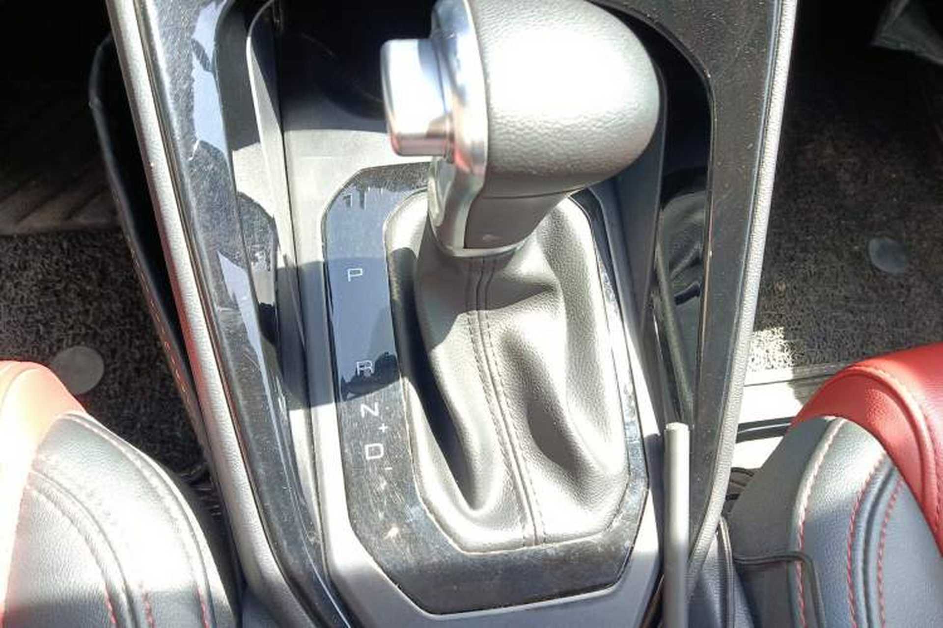 Used Haval H2s 2018 Red-Label 1.5T Dual-Clutch ZhiShang Model Gear Lever