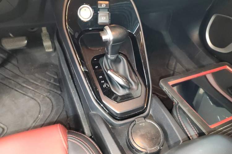 Used Haval H2s 2018 Red-Label 1.5T Dual-Clutch ZhiShang Model Gear Lever