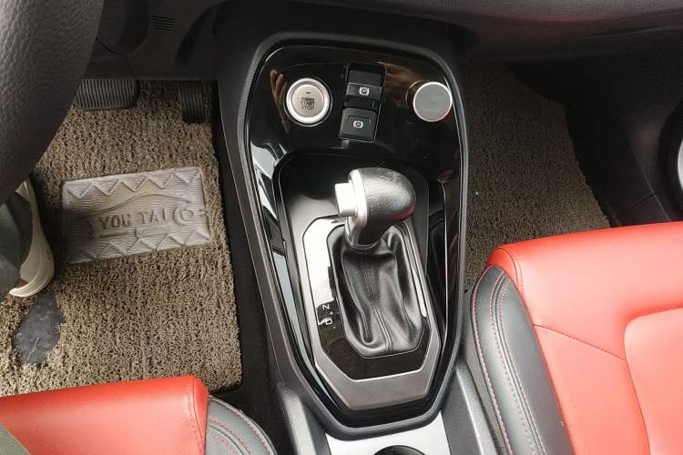 Used Haval H2s 2018 1.5T Dual-Clutch Fashion Edition Gear Lever