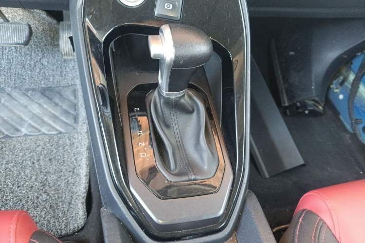 Used Haval H2s 2018 Blue Label 1.5T Dual-Clutch ZhiShang Model Gear Lever