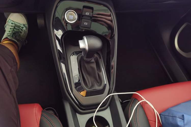 Used Haval H2s 2018 Blue Label 1.5T Dual-Clutch Fashion Edition Gear Lever