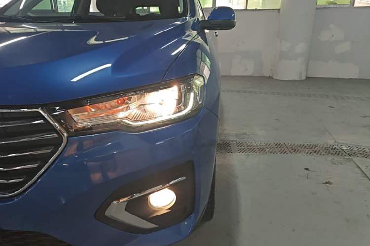 Used Haval H2s 2018 Blue Label 1.5T Dual-Clutch Fashion Edition Left Front Headlight