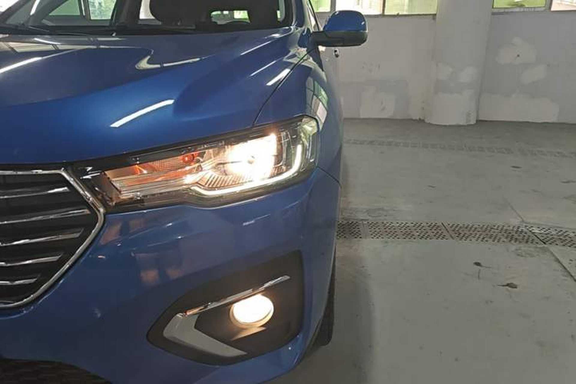 Used Haval H2s 2018 Blue Label 1.5T Dual-Clutch Fashion Edition Left Front Headlight