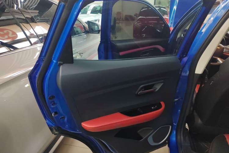 Used Haval H2s 2018 Red-Label 1.5T Dual-Clutch ZhiShang Model Left Rear Door Interior