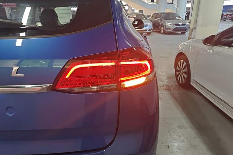 Used Haval H2s 2018 Blue Label 1.5T Dual-Clutch Fashion Edition Right Rear Taillight