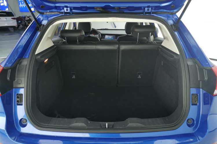 Used Haval H2s 2018 Red-Label 1.5T Dual-Clutch ZhiShang Model Trunk