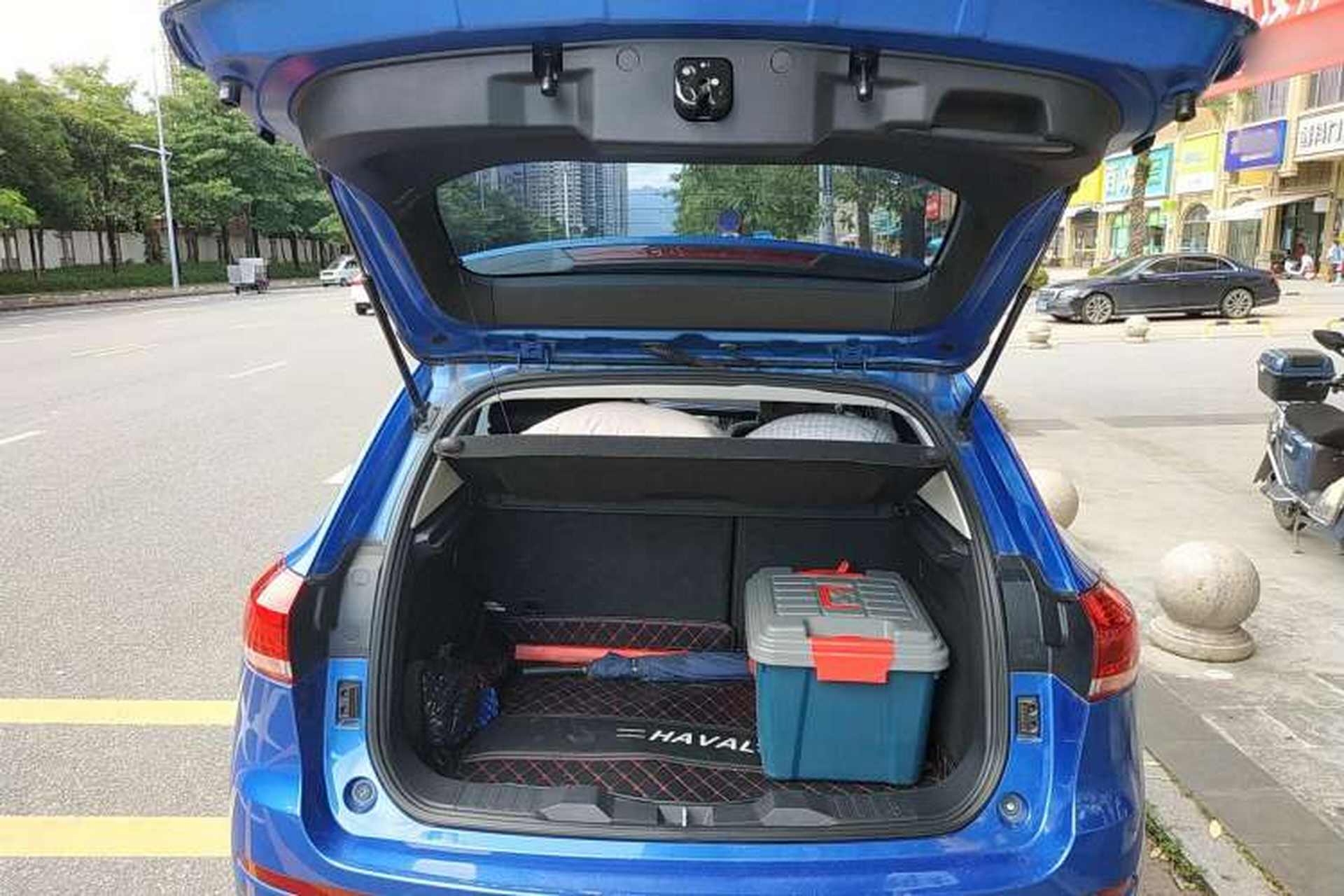 Used Haval H2s 2018 Red-Label 1.5T Dual-Clutch ZhiShang Model Trunk
