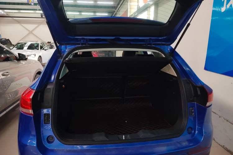 Used Haval H2s 2018 Red-Label 1.5T Dual-Clutch ZhiShang Model Trunk