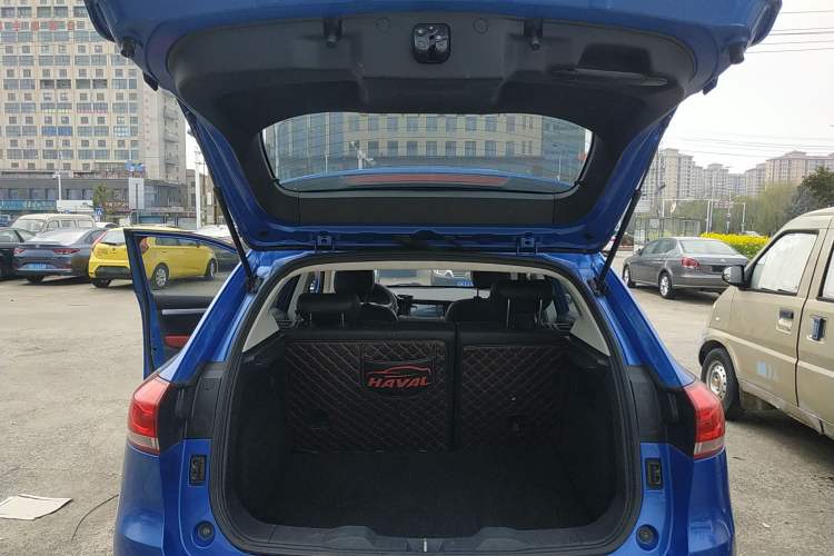 Used Haval H2s 2018 1.5T Dual-Clutch Fashion Edition Trunk
