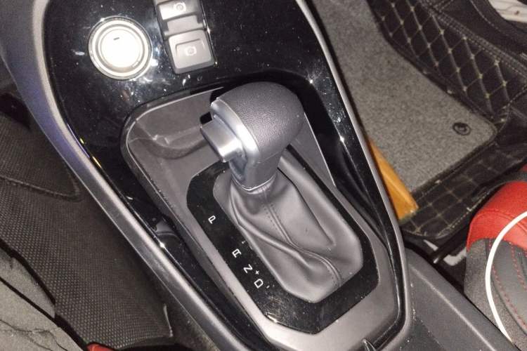 Used Haval H2s 2018 Blue Label 1.5T Dual-Clutch ZhiShang Model Gear Lever