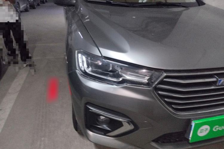 Used Haval H2s 2018 Blue Label 1.5T Dual-Clutch ZhiShang Model Right Front Headlight