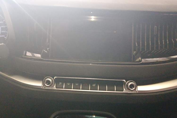 Used Haval H2s 2018 Blue Label 1.5T Manual Fashion Edition Audio And AC Panel