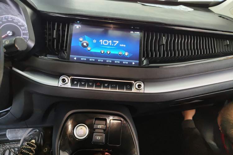 Used Haval H2s 2018 Red-Label 1.5T Dual-Clutch Elite Model Audio And AC Panel