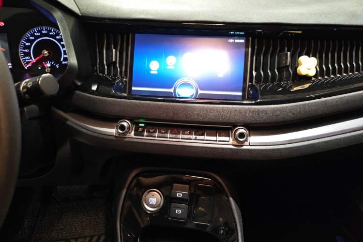 Used Haval H2s 2018 Red-Label 1.5T Dual-Clutch Elite Model Audio And AC Panel
