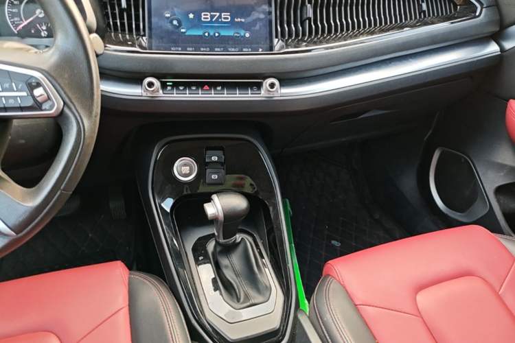 Used Haval H2s 2018 Blue Label 1.5T Dual-Clutch Fashion Edition Audio And AC Panel