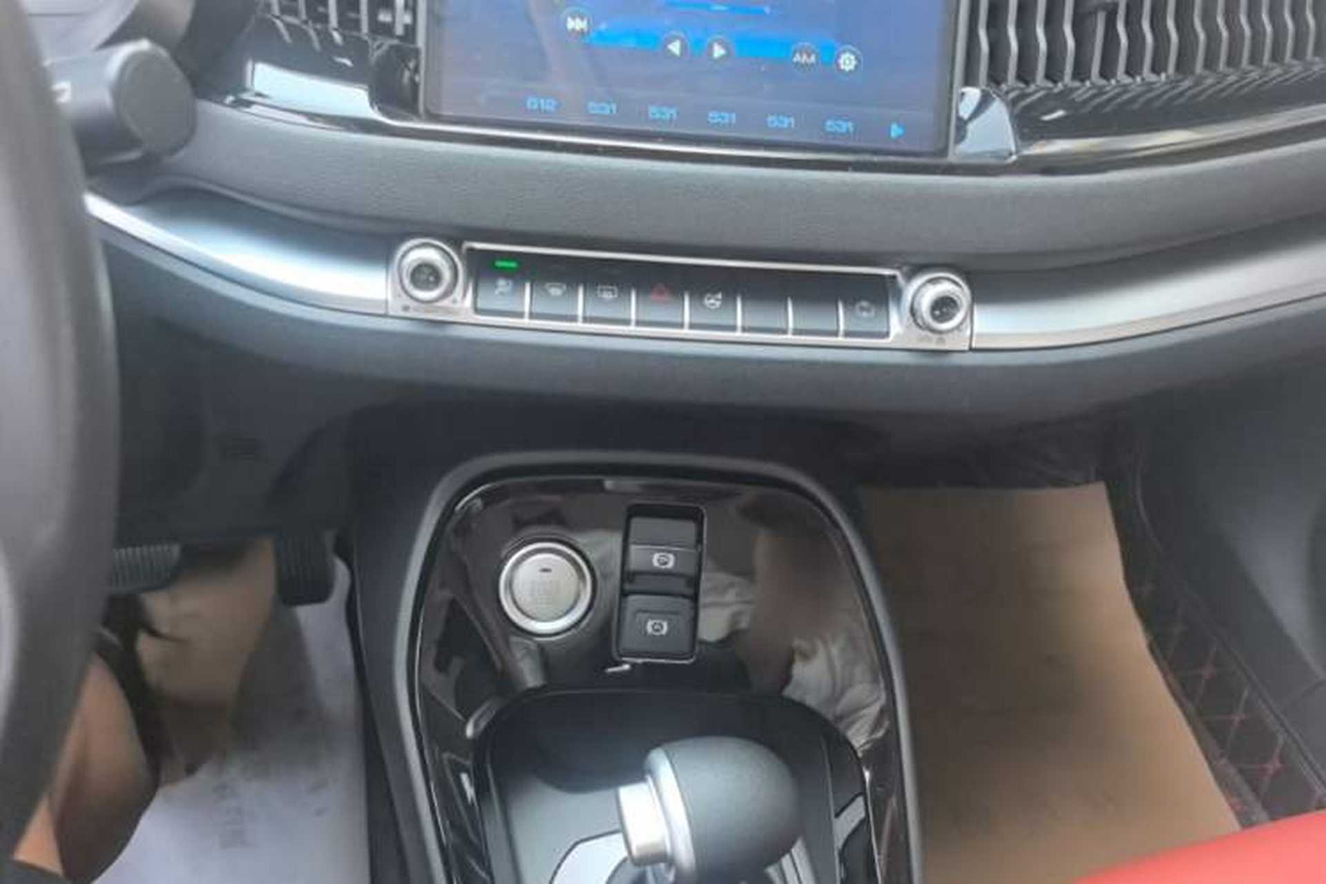 Used Haval H2s 2018 Blue Label 1.5T Dual-Clutch Fashion Edition Audio And AC Panel