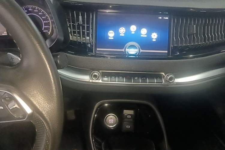 Used Haval H2s 2018 Red-Label 1.5T Dual-Clutch Elite Model Audio And AC Panel
